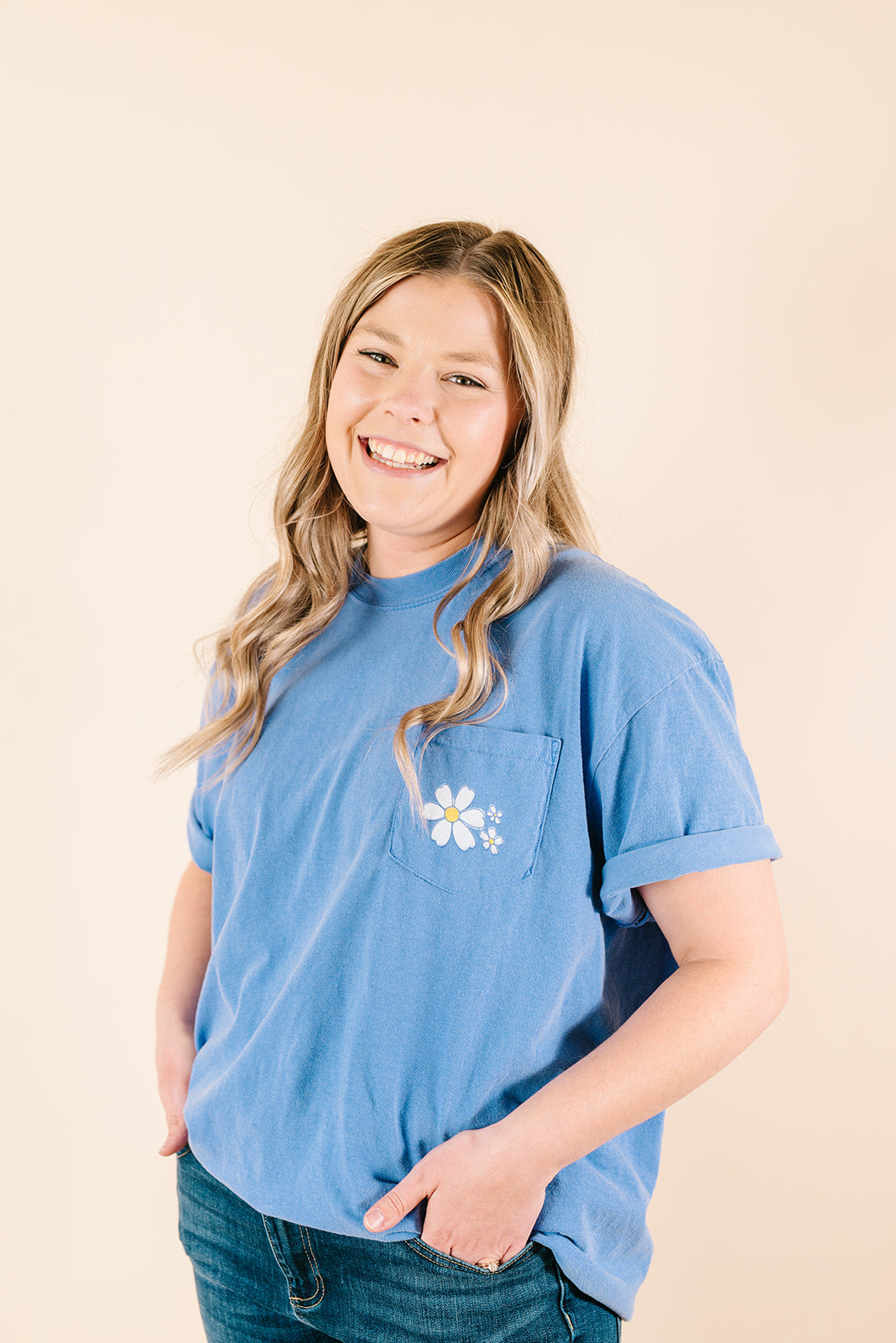 Jesus Loves You Daisy Pocket Tee