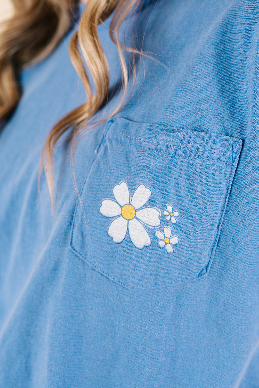 Jesus Loves You Daisy Pocket Tee