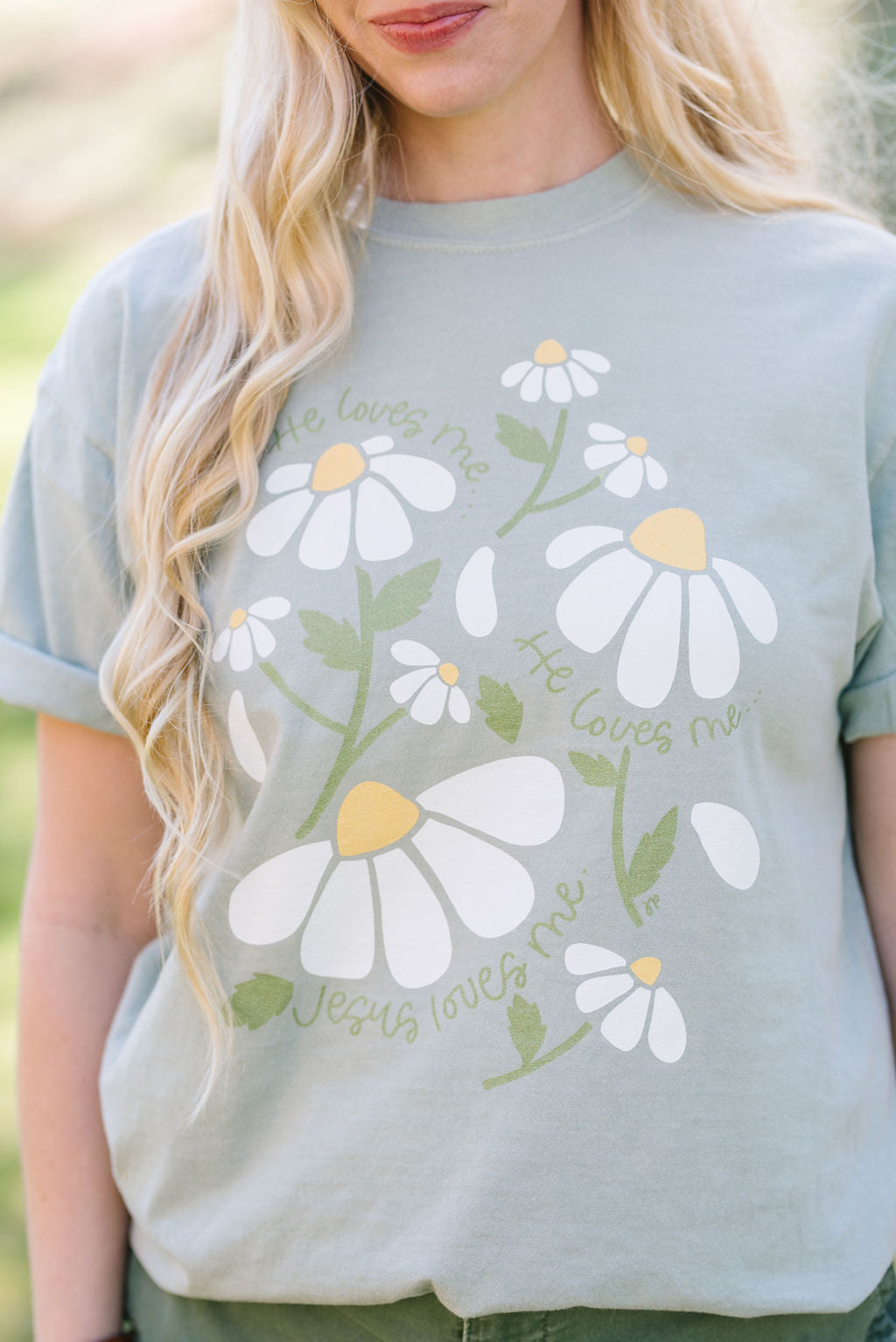 He Loves Me Daisy Tee